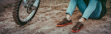 Load image into Gallery viewer, Zapatillas marrones y rojas para otoÃ±o e invierno