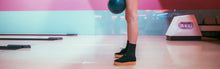 Load image into Gallery viewer, Zapatillas negras y mostaza para invierno