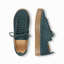 Load image into Gallery viewer, Zapatillas verdes con suela marrÃ³n y cordones de de algodÃ³n