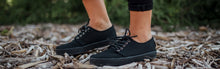 Load image into Gallery viewer, Zapatillas negras para otoño e invierno