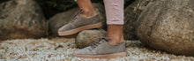 Load image into Gallery viewer, Zapatillas grises y rosas para otoño e invierno