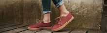 Load image into Gallery viewer, Zapatillas granate y marrón para otoño e invierno