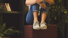 Load image into Gallery viewer, Zapatillas celestes para otoño e invierno