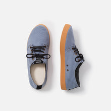 Load image into Gallery viewer, Zapatillas azules con suela marron y cordones de cuero