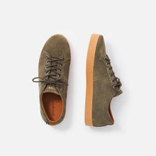 Load image into Gallery viewer, Zapatillas verdes con suela marrón y cordones de algodón
