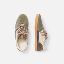 Load image into Gallery viewer, Zapatillas verdes con suela caramelo y cordones de algodón