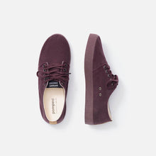 Load image into Gallery viewer, Zapatillas granate de lona lavada y cordones de algodón