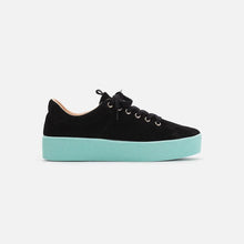 Load image into Gallery viewer, Zapatillas de piel negras para chica