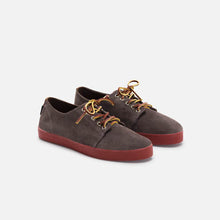 Load image into Gallery viewer, Zapatillas de serraje grises de Pompeii