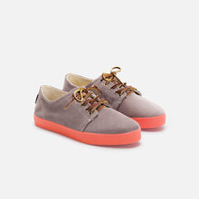Load image into Gallery viewer, Zapatillas de piel grises de Pompeii