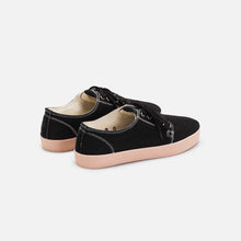 Load image into Gallery viewer, Zapatillas Pompeii de color negro para chicos de otoño