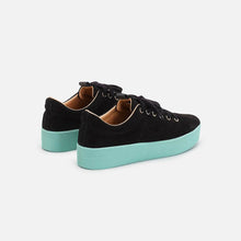 Load image into Gallery viewer, Zapatillas Pompeii de color negro para chicas de otoño
