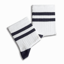 Load image into Gallery viewer, Calcetines de algodón blancos para mujer