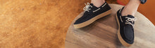 Load image into Gallery viewer, Zapatillas negras y marrones para primavera y verano